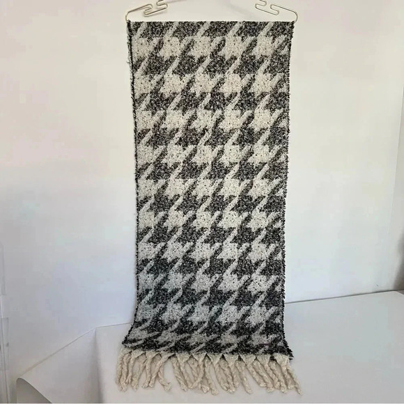 Steve Madden Jacquard Houndstooth Scarf Offwhite Black Cozy Soft - Picture 2 of 7